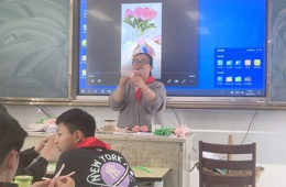 “指尖传情，感恩母爱”母亲节扭扭棒手工花劳动活动温情开展