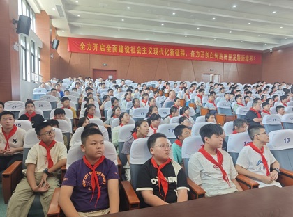 青春跃动新起点  阅兵精神伴前行