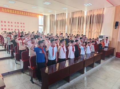 红领巾心向党,誓言铿锵启新程——白甸初中初一年级少先队建队仪式圆满举行