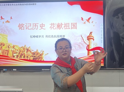 巧手塑历史,童心颂和平 ——我校扭扭棒社团开展抗战胜利纪念主题创意活动